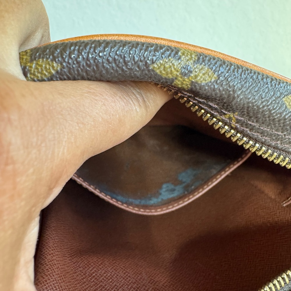 Louis Vuitton Amazone Crossbody Bag — Preloved Classic P0336 - Picture 14 of 17